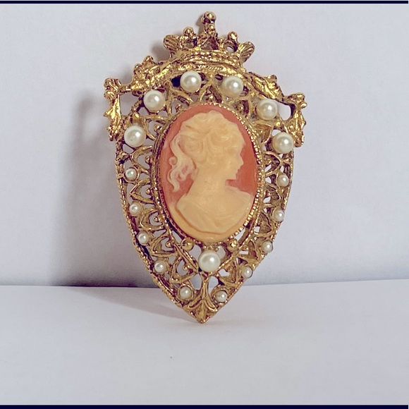Jewelry - Exquisite Vintage Gold Cameo Park Brooch P…